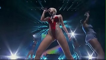 Miley Doing Her Thang: Make You Wanna Fuck Her Brains Out