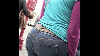 Candid Black Woman Tight Jeans Bubble butt Street creepshot