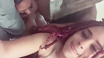 Fucks My Friend While I Ride Her Face